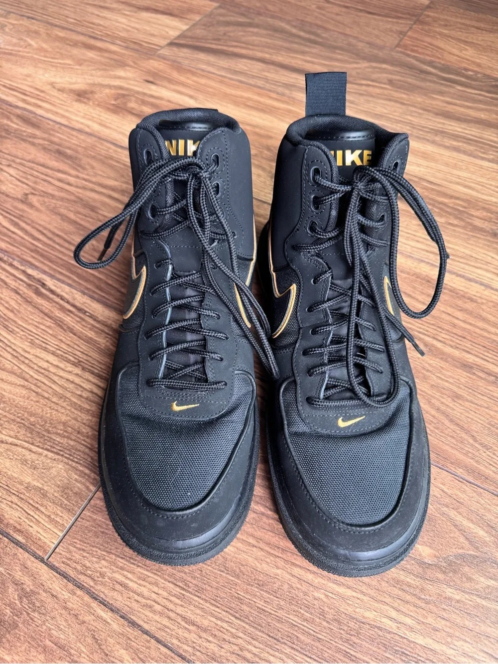 Nike top lace